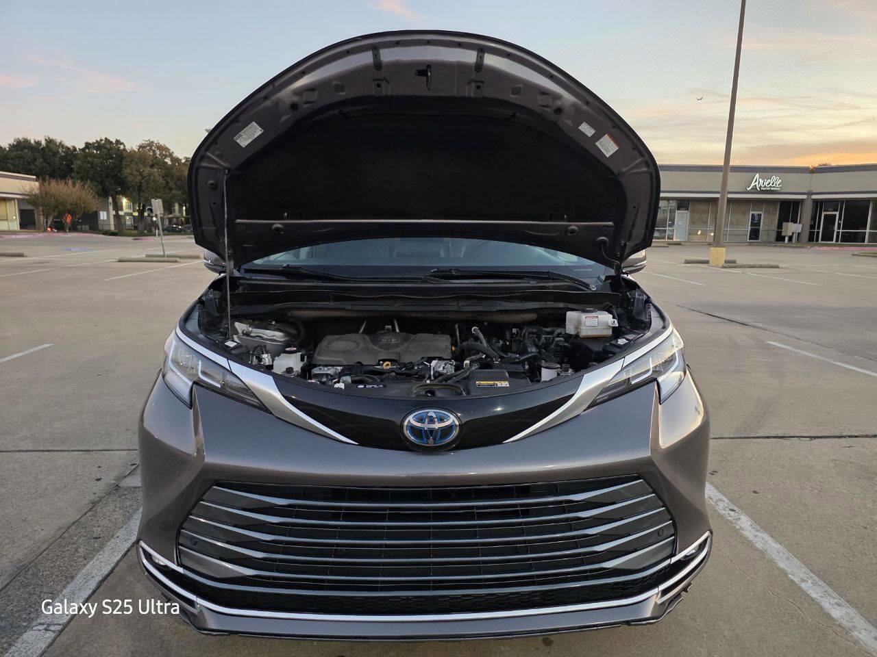 Used 2021 Toyota Sienna Limited FWD image 35