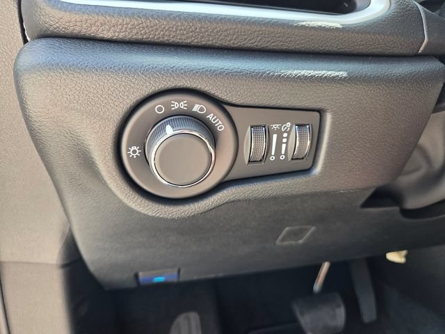 New 2027 Chrysler Pacifica Select FWD image 20