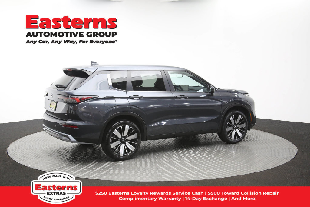 Used 2025 Mitsubishi Outlander SE FWD image 44