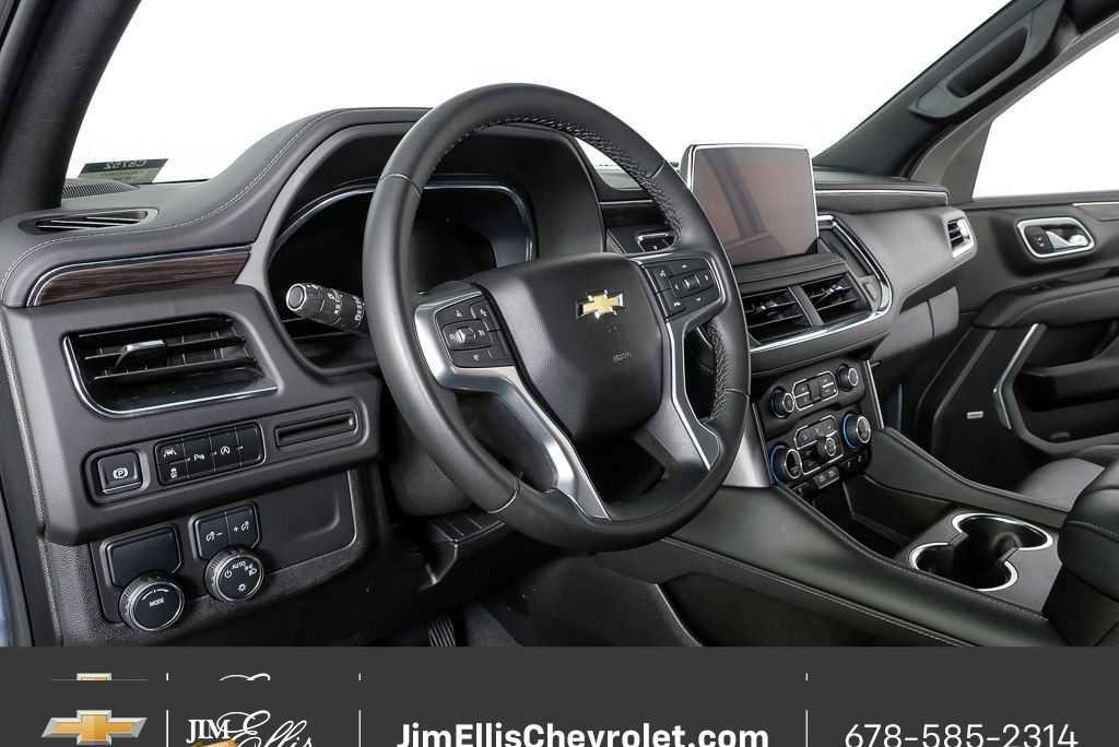 Certified 2024 Chevrolet Suburban LT RWD image 4