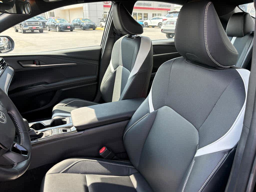 Used 2025 Toyota Camry SE image 24