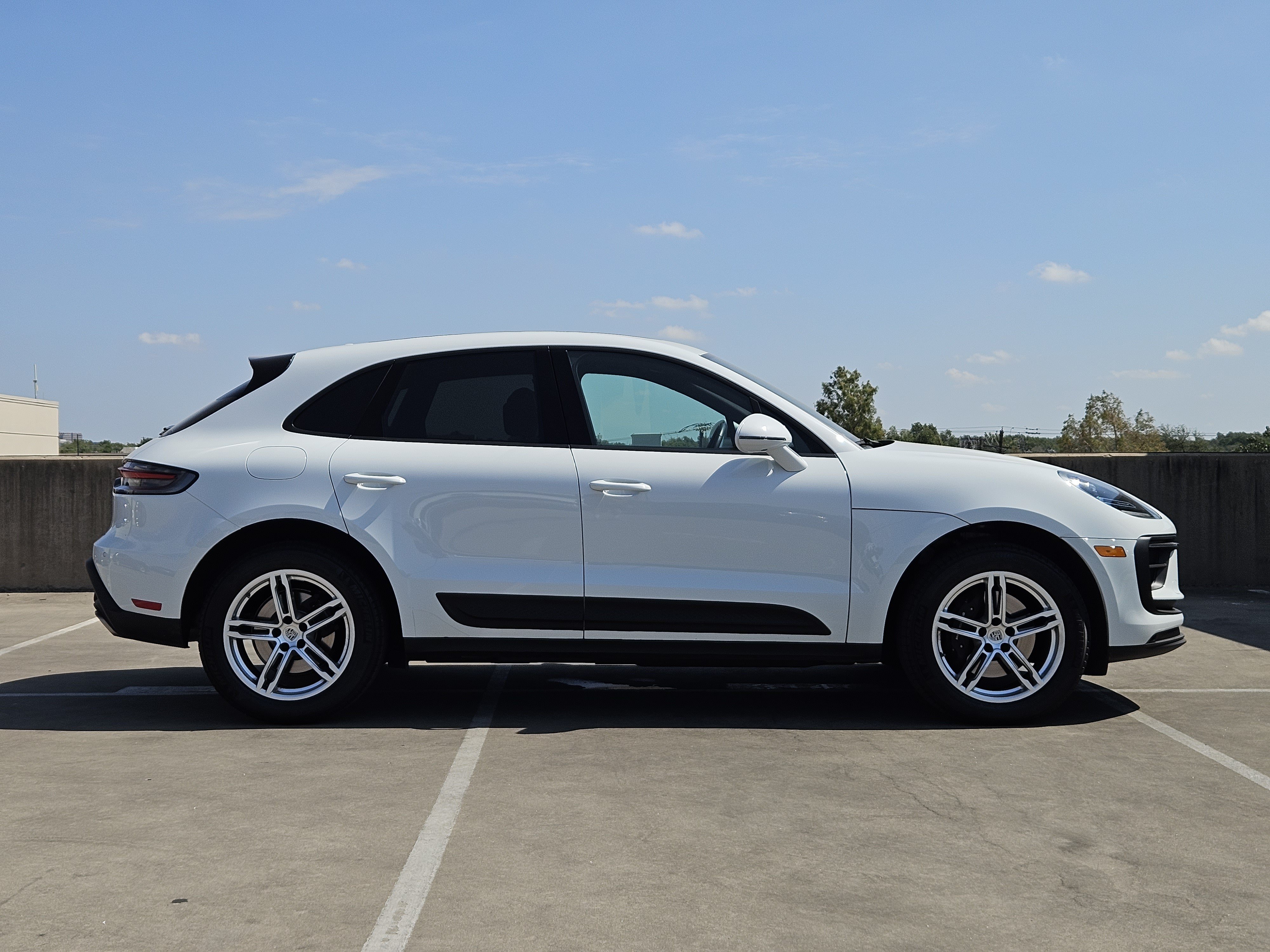 Certified 2026 Porsche Macan AWD/4WD image 9
