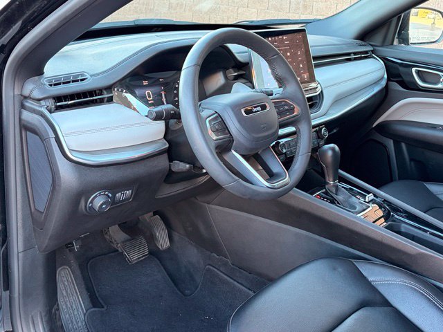 Used 2025 Jeep Compass Limited AWD/4WD image 13