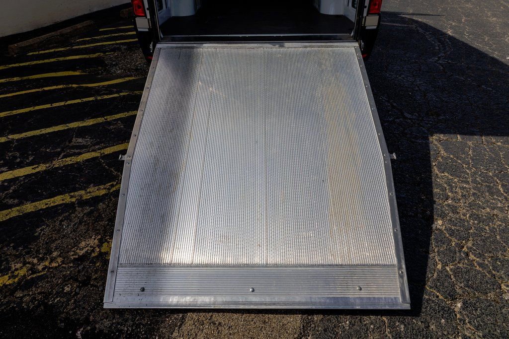 Used 2024 Mercedes-Benz Sprinter 2500 w/ Acoustic Package image 19