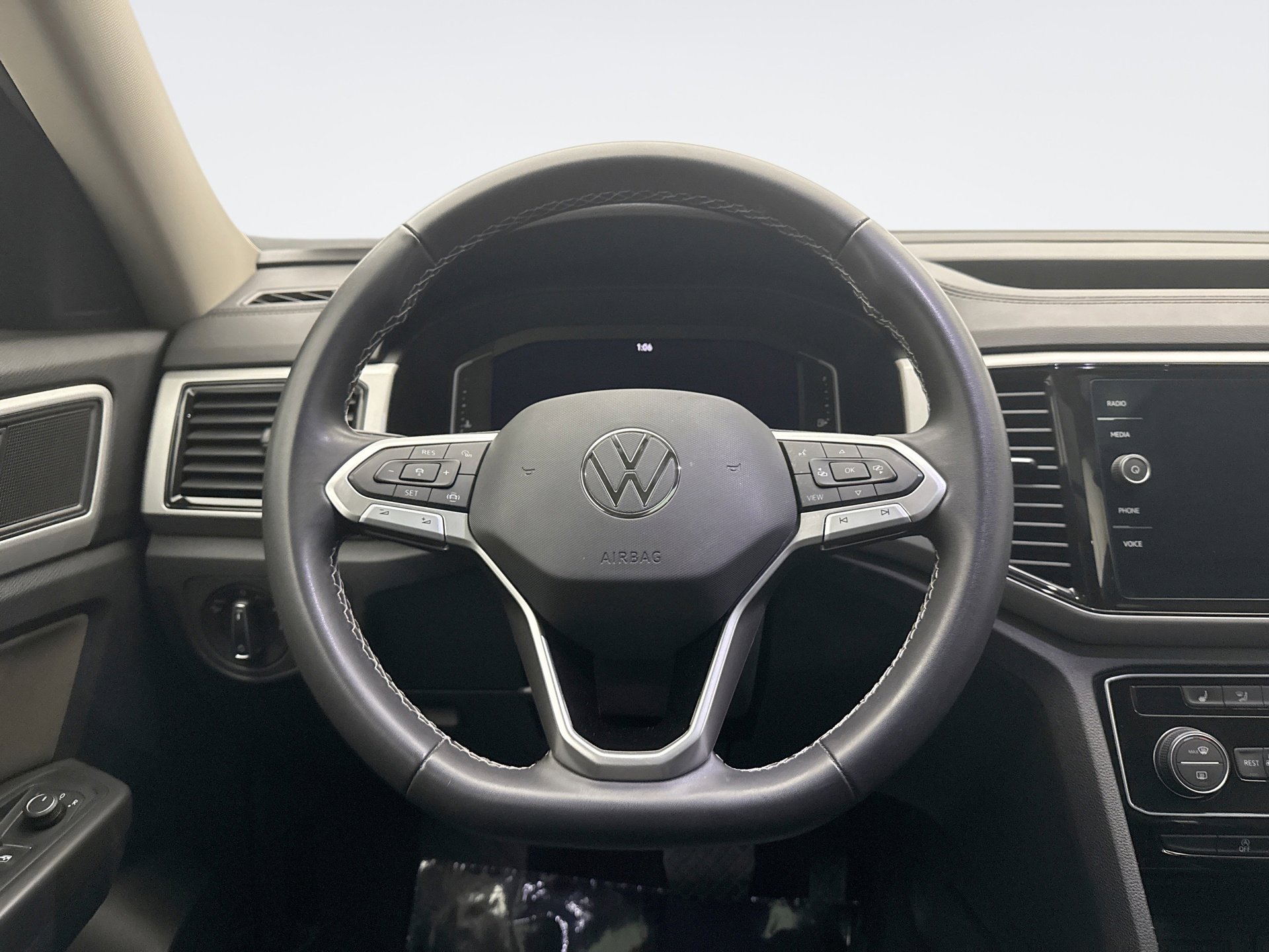 Used 2023 Volkswagen Atlas SE AWD/4WD image 12