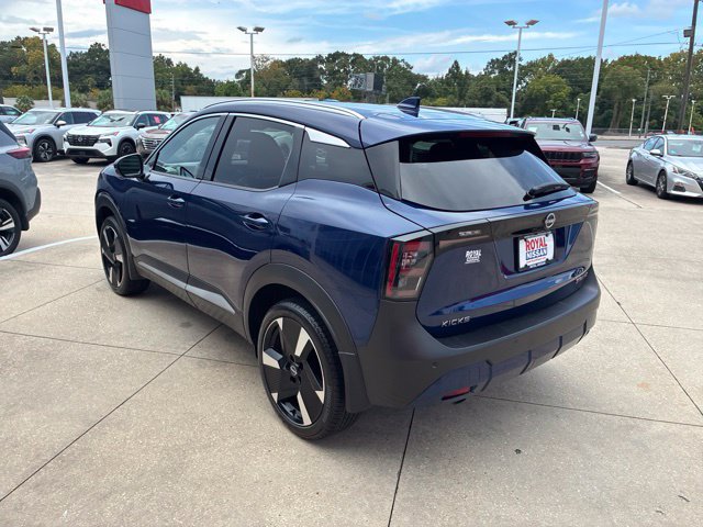 Used 2025 Nissan Kicks SR AWD/4WD image 5