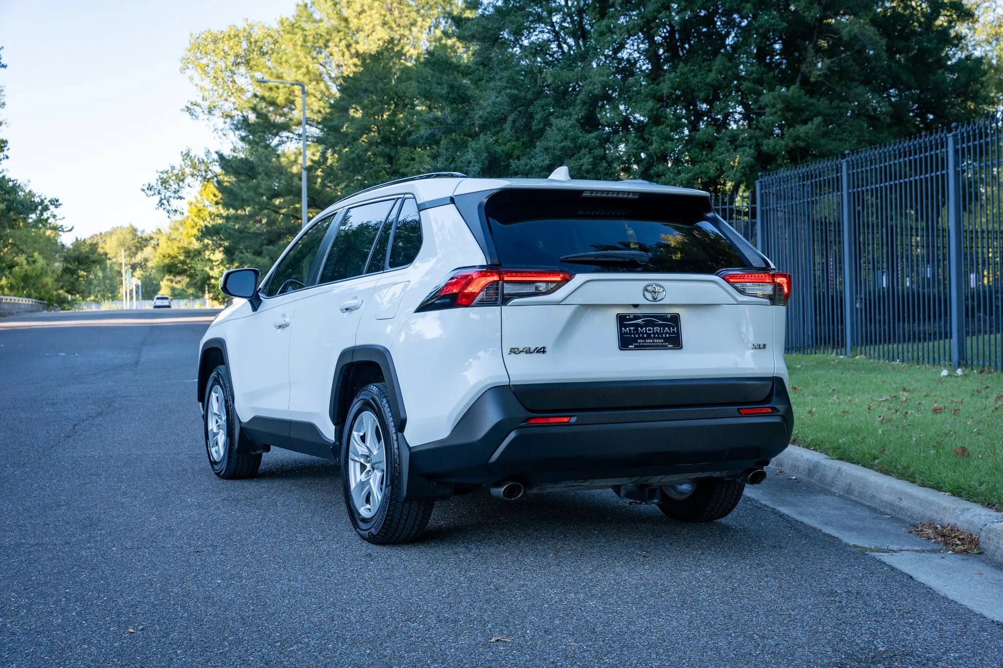 Used 2020 Toyota RAV4 XLE FWD image 7