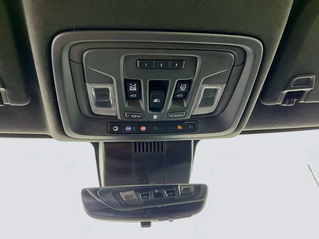 Used 2024 GMC Sierra 3500 Denali Ultimate AWD/4WD image 23