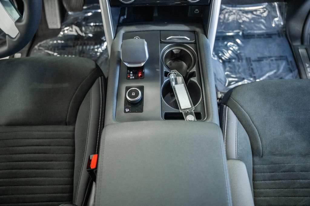 Used 2024 Land Rover Discovery S AWD/4WD image 25