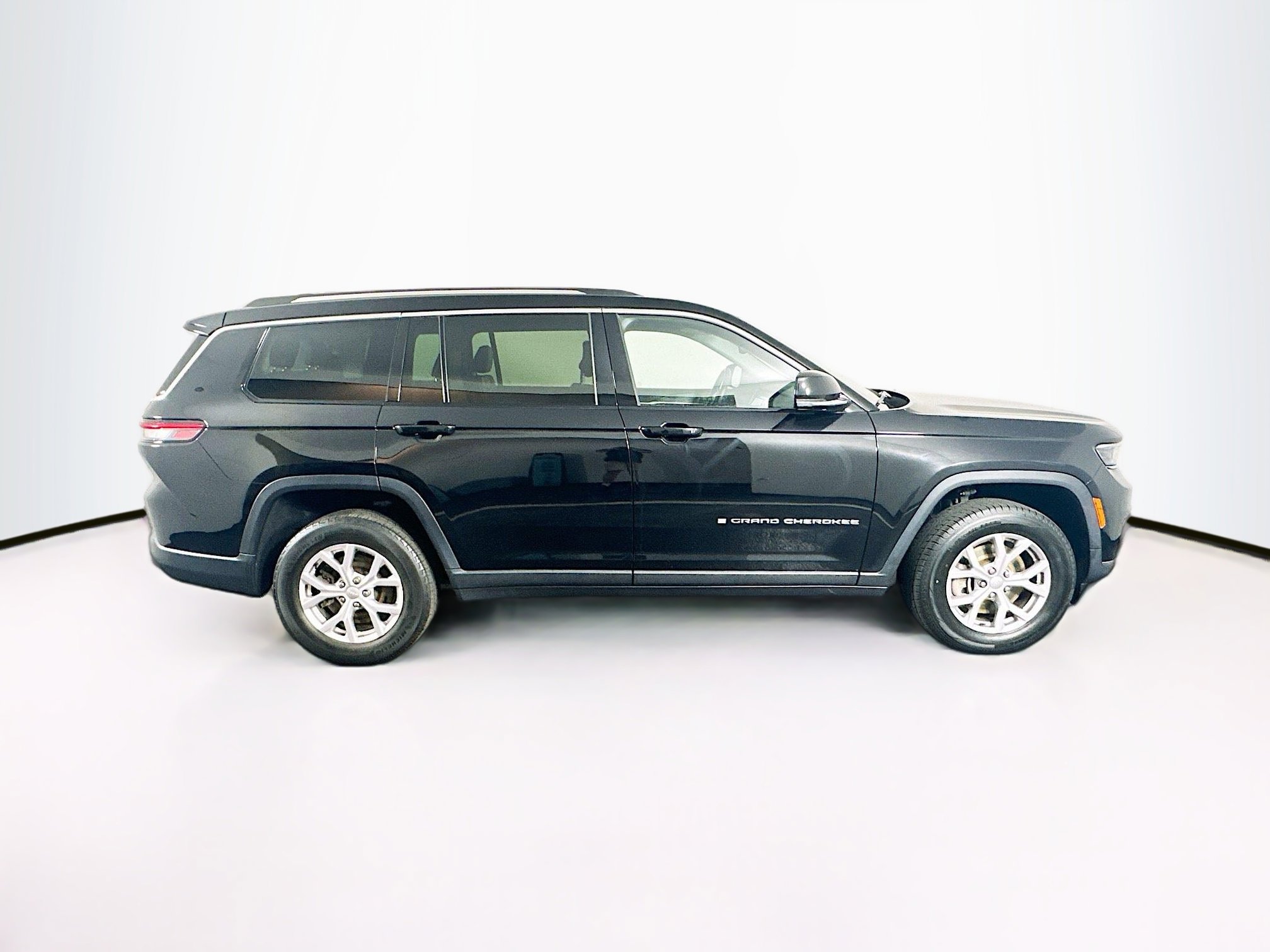 Used 2022 Jeep Grand Cherokee L Limited AWD/4WD image 10