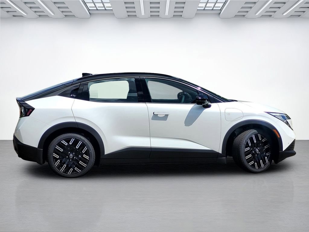 New 2026 Nissan Leaf Platinum+ w/ Cargo Package (Platinum+) FWD image 3
