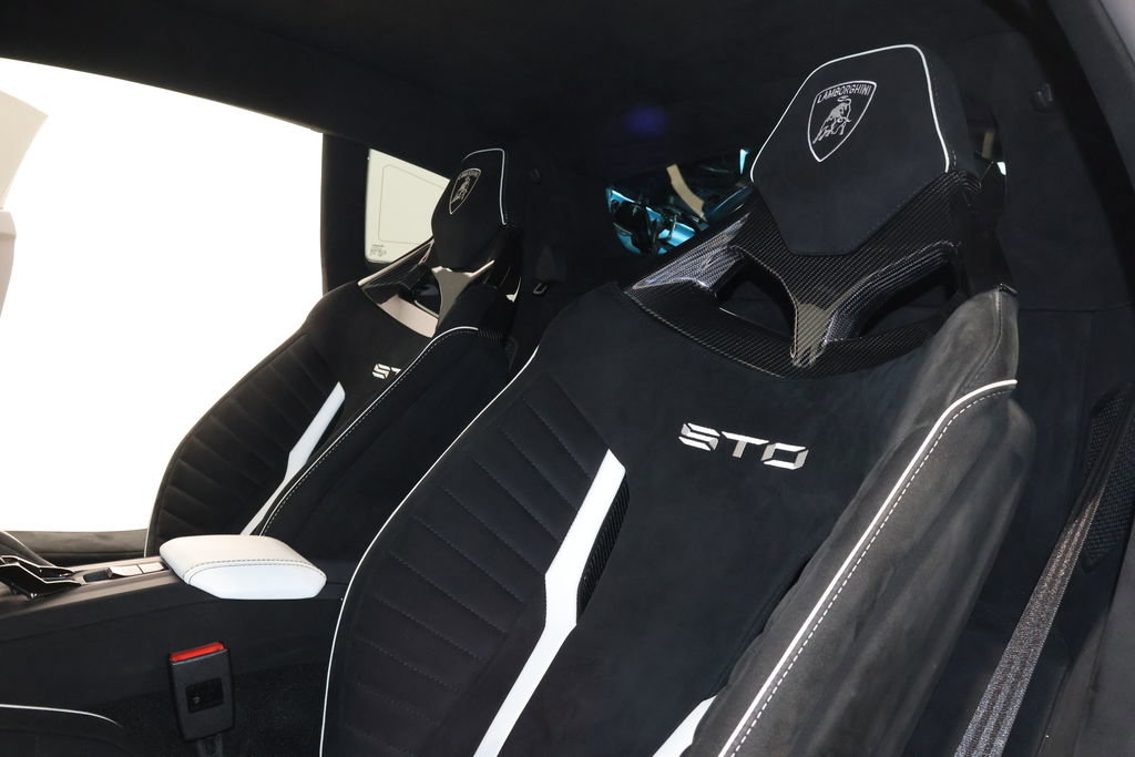 Used 2021 Lamborghini Huracan STO image 31
