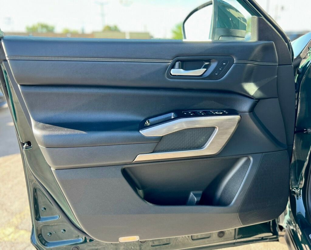 Used 2022 Nissan Pathfinder Platinum w/ Cargo Package image 10