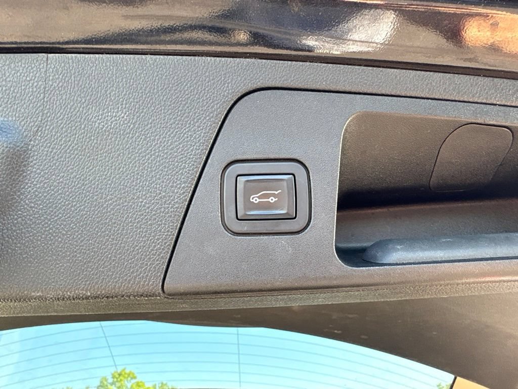 Used 2017 Buick Envision Essence FWD image 9
