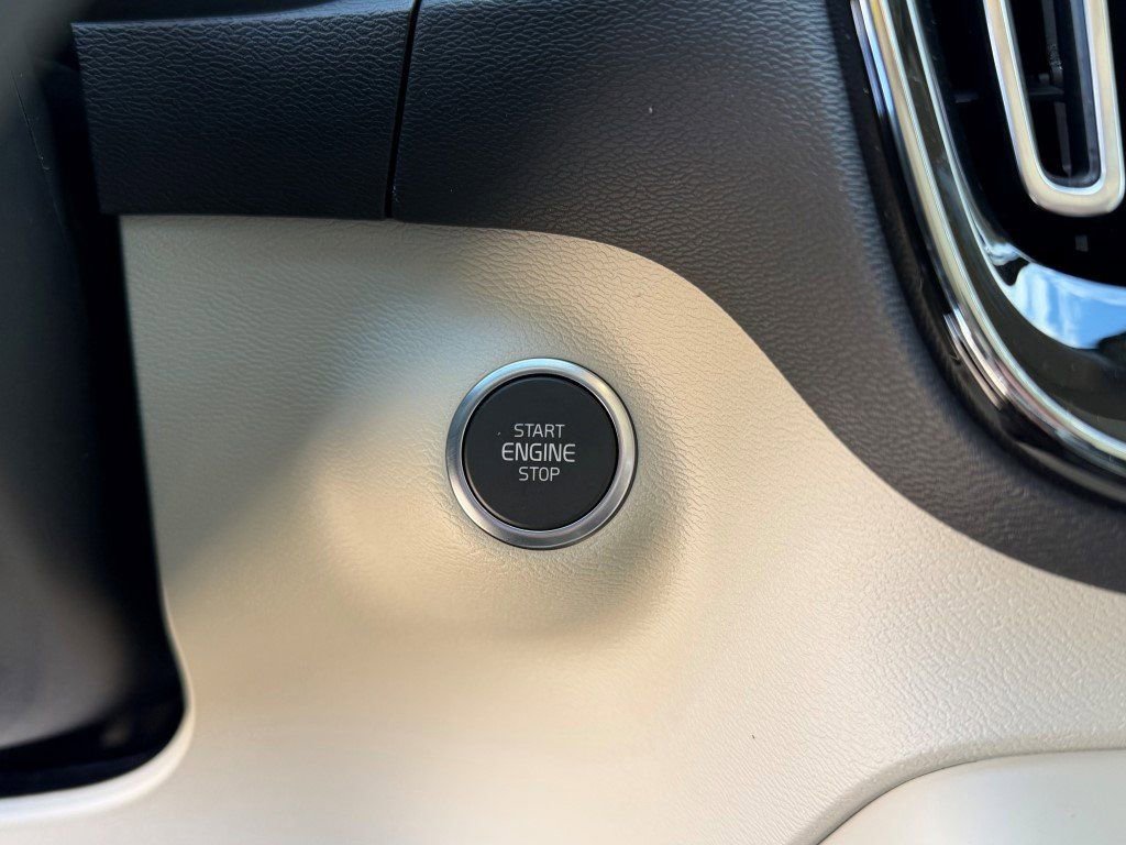 New 2026 Volvo XC40 B5 Ultra w/ Protection Package Premier image 27