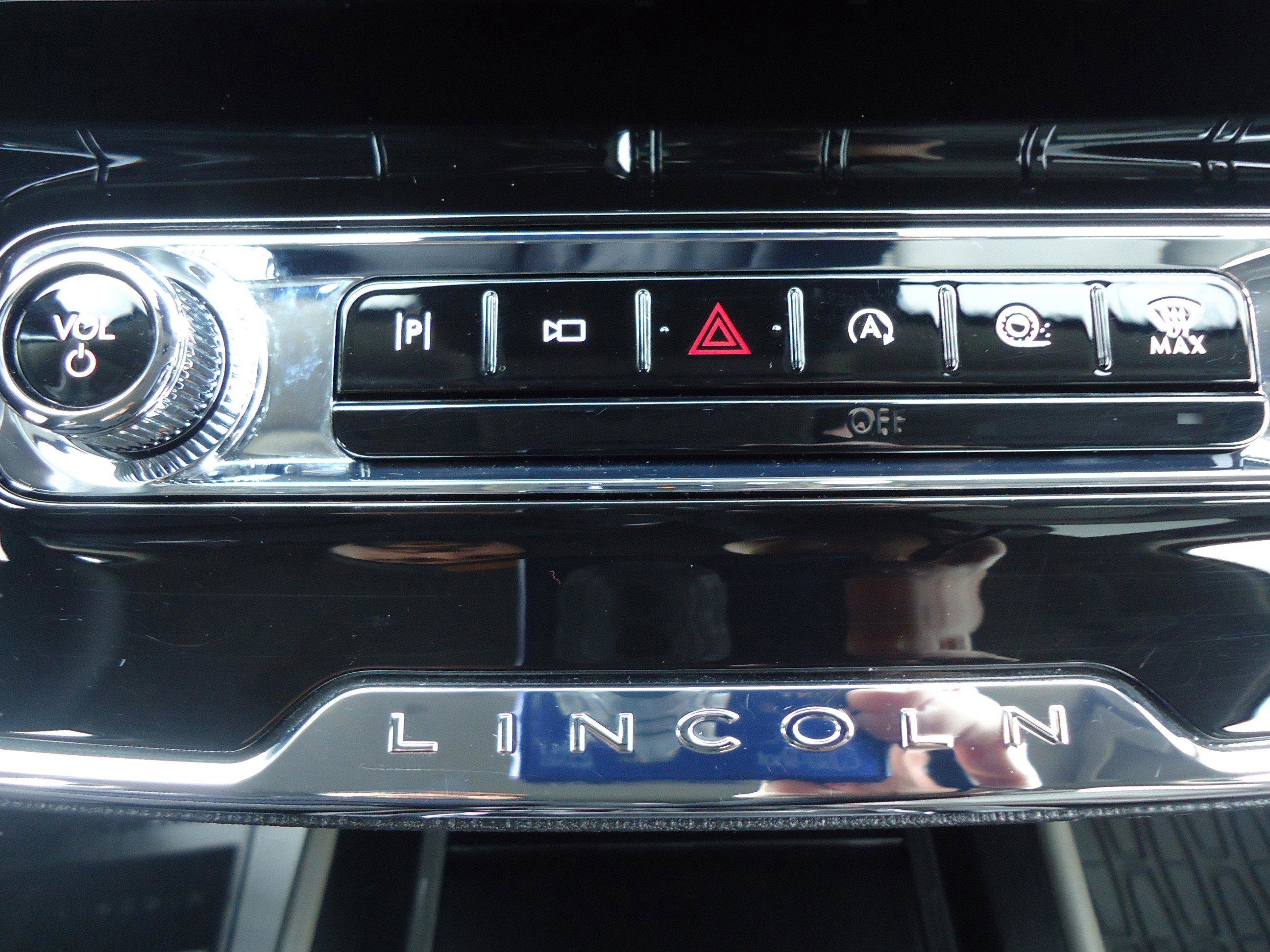 Used 2025 Lincoln Corsair AWD w/ Equipment Group 101A image 19
