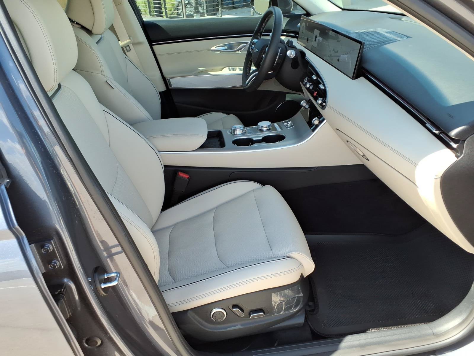 Certified 2026 Genesis GV70 2.5T Advanced AWD/4WD image 11