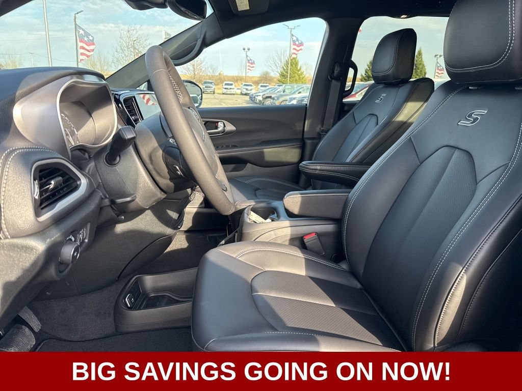 New 2026 Chrysler Pacifica Select w/ S Appearance Package AWD/4WD image 12