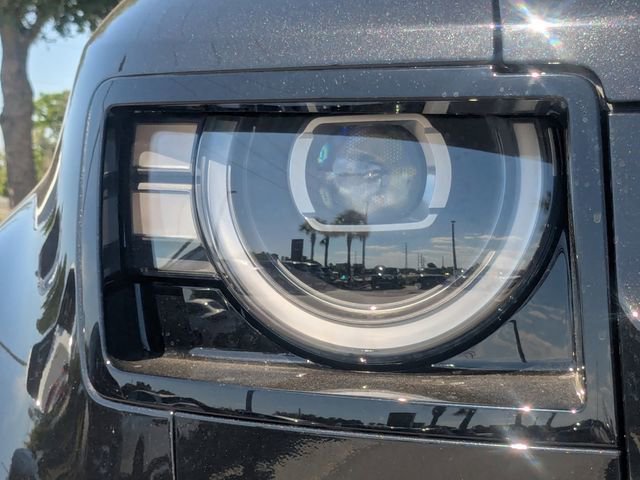 New 2026 Land Rover Defender 130 X-Dynamic SE image 9