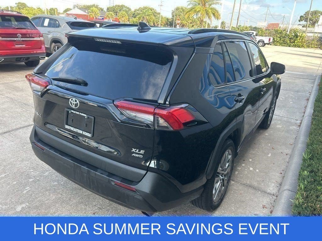 Used 2022 Toyota RAV4 XLE Premium AWD/4WD image 8