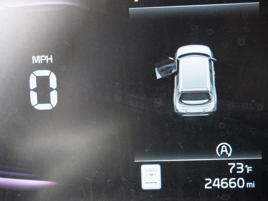 Used 2025 Kia Soul LX w/ LX Technology Package FWD image 35