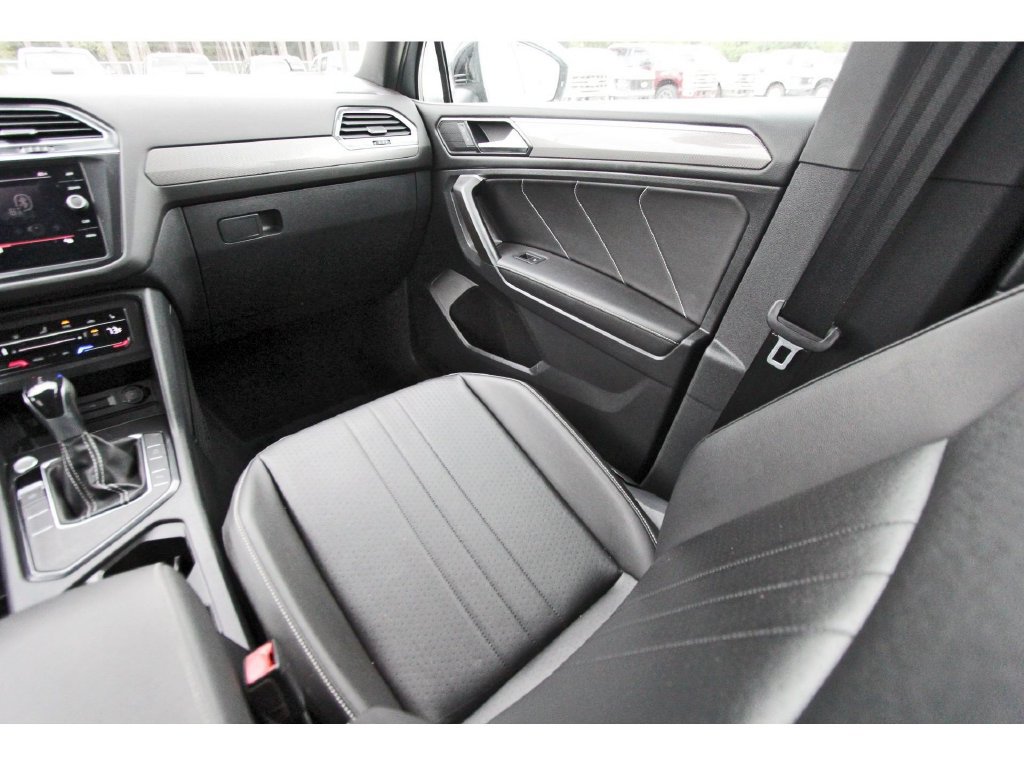 Used 2022 Volkswagen Tiguan SE R-Line FWD image 12
