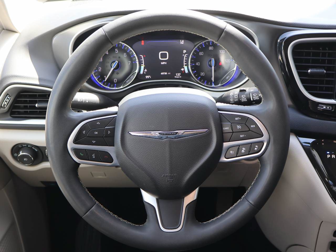 Certified 2024 Chrysler Pacifica Touring-L FWD image 14