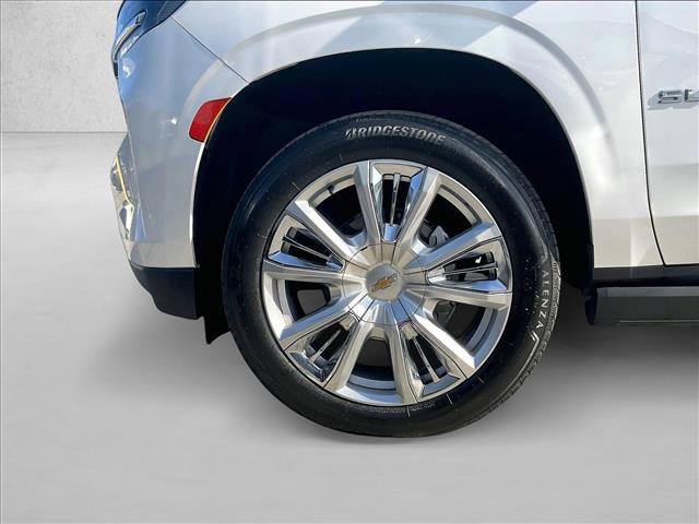 Used 2024 Chevrolet Suburban High Country RWD image 10