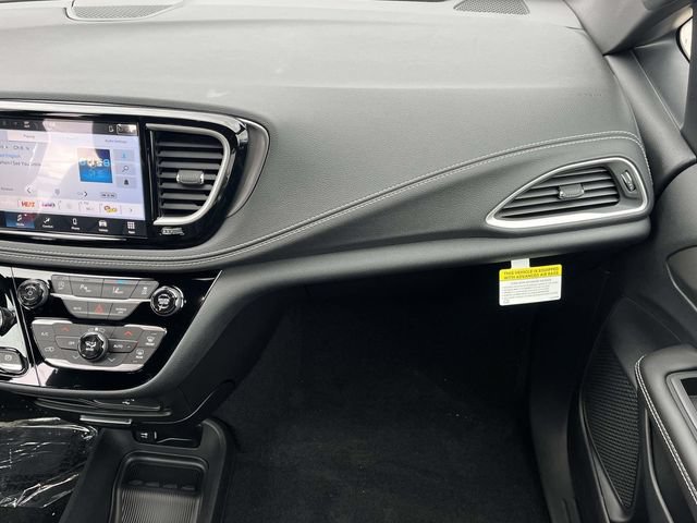 New 2026 Chrysler Pacifica Select w/ S Appearance Package FWD image 15