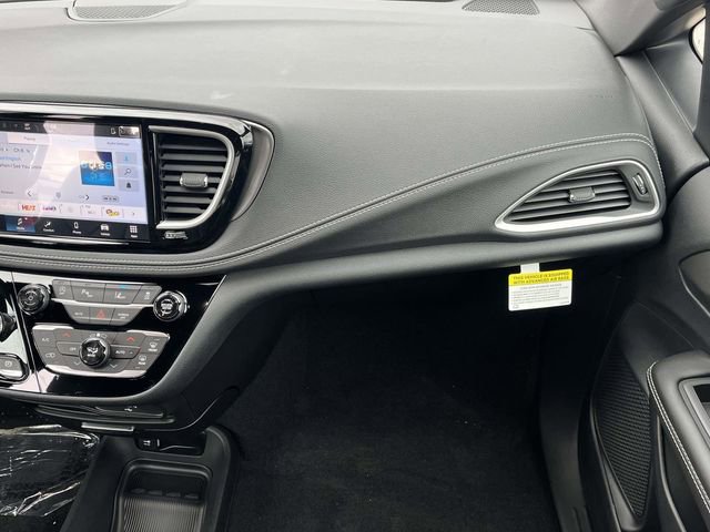 New 2026 Chrysler Pacifica Select w/ S Appearance Package FWD image 15