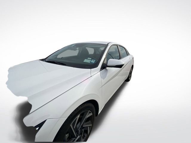 Used 2024 Hyundai Elantra Limited image 2