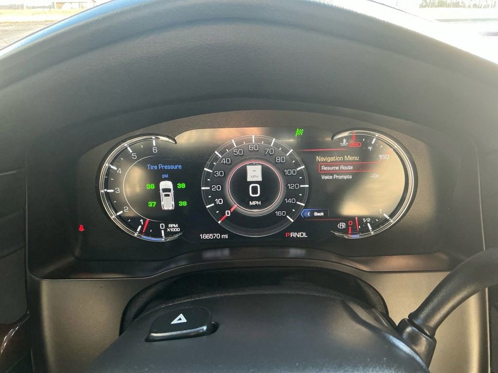 Used 2019 Cadillac Escalade Premium Luxury w/ Escalade Sport Edition image 19