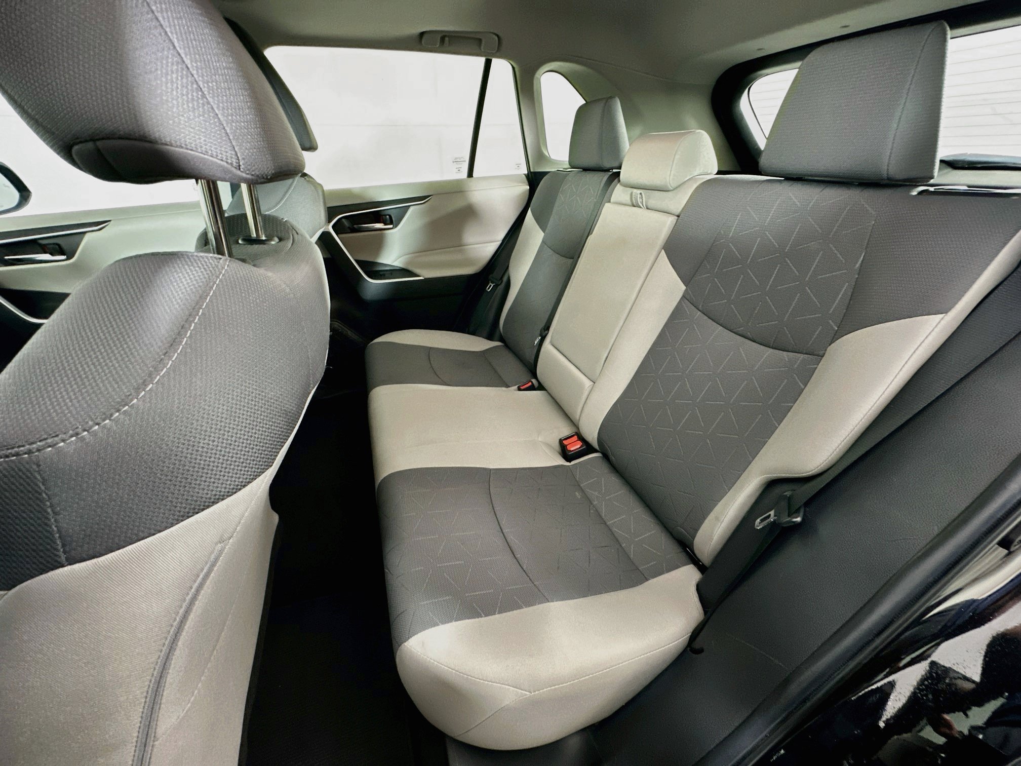 Used 2020 Toyota RAV4 XLE w/ Convenience Package FWD image 26