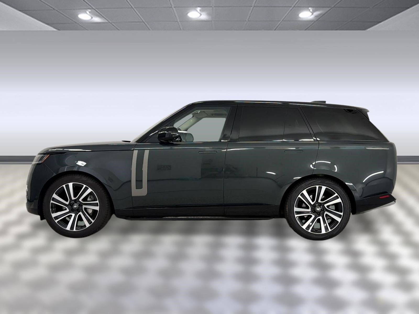 Used 2023 Land Rover Range Rover SE AWD/4WD image 2