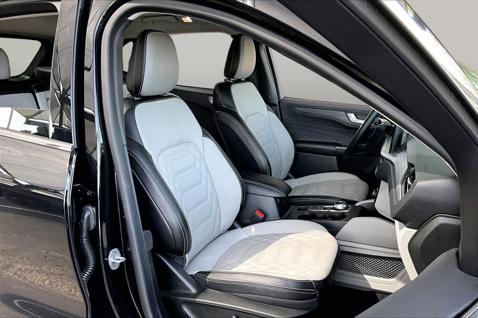 Used 2023 Ford Escape Platinum w/ Premium Technology Package AWD/4WD image 9