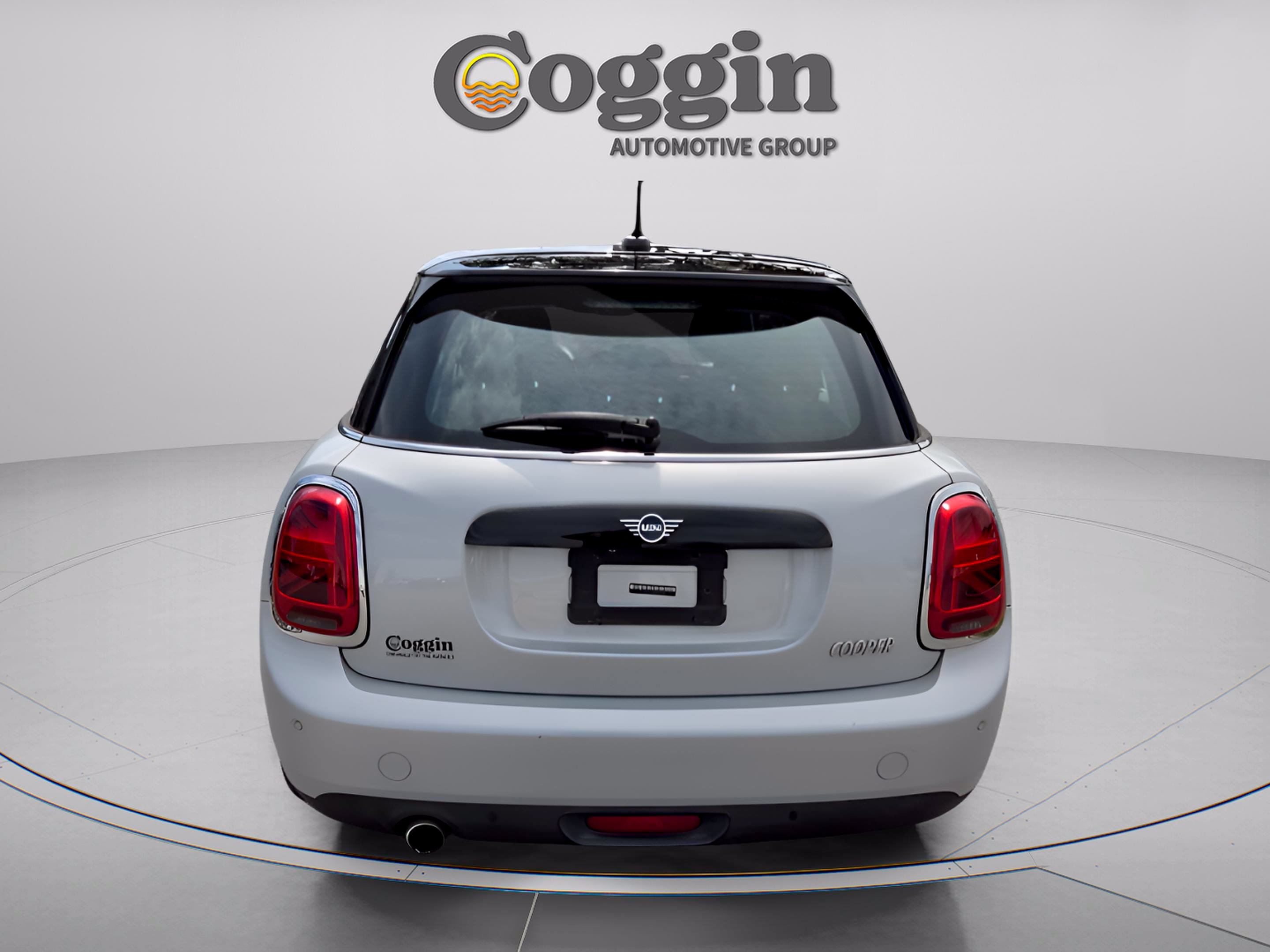 Used 2021 MINI Cooper 4-Door Hardtop w/ 6.5" Touchscreen Package FWD image 4