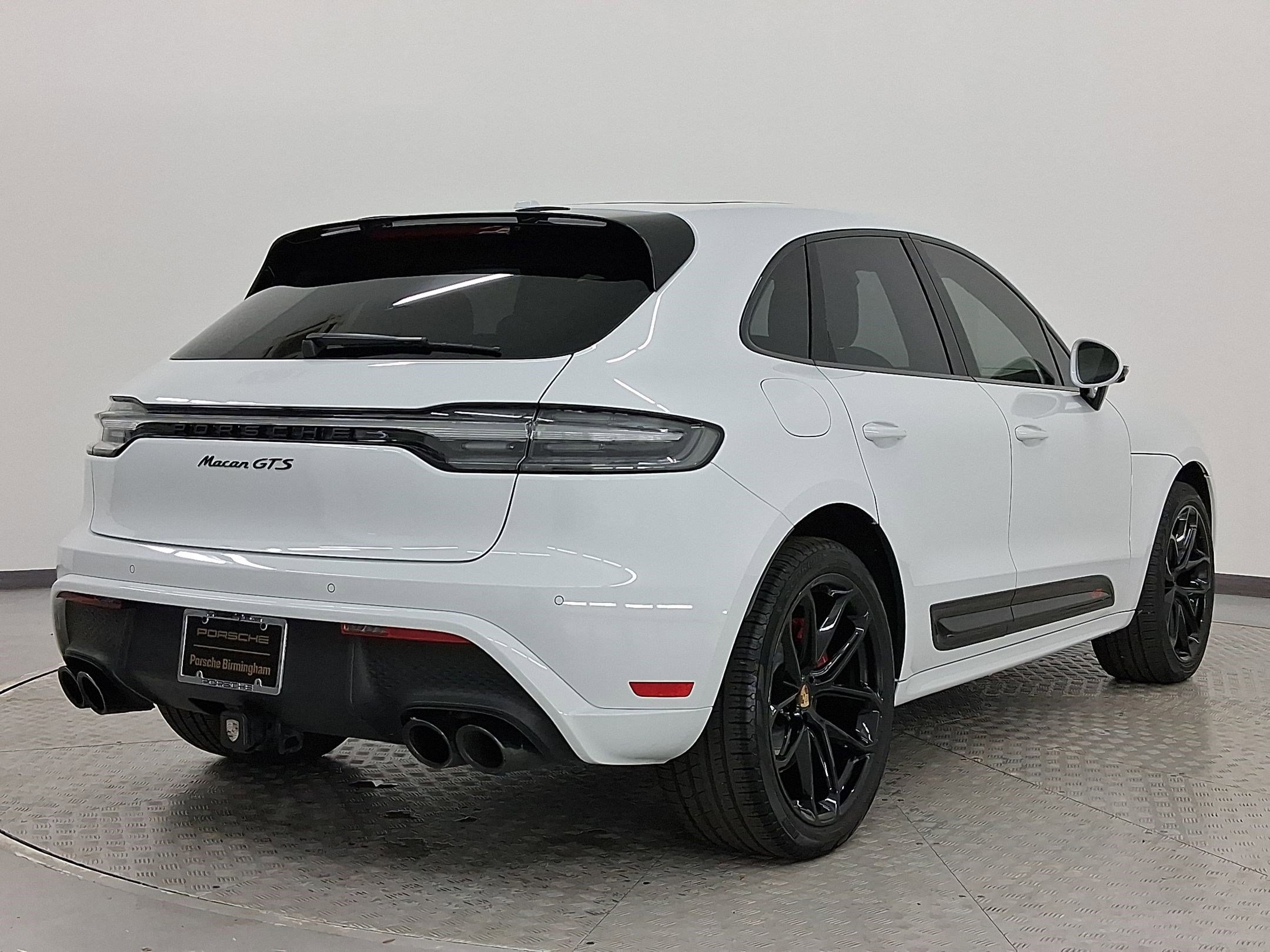 Certified 2025 Porsche Macan GTS image 9