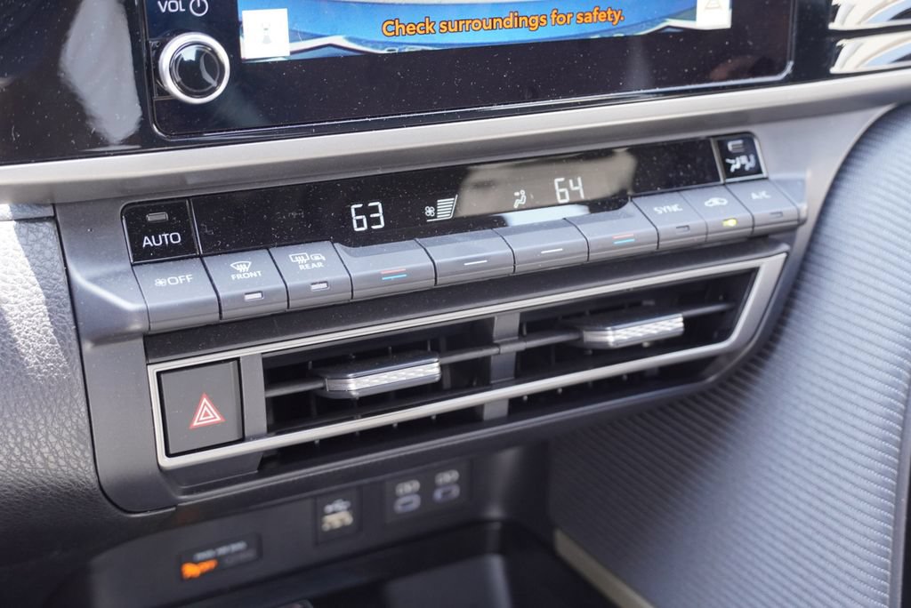 Used 2026 Toyota Camry Hybrid FWD image 24