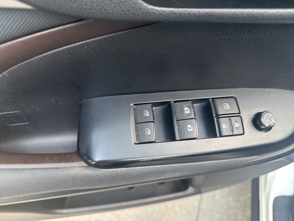 Used 2019 Toyota Highlander LE image 16