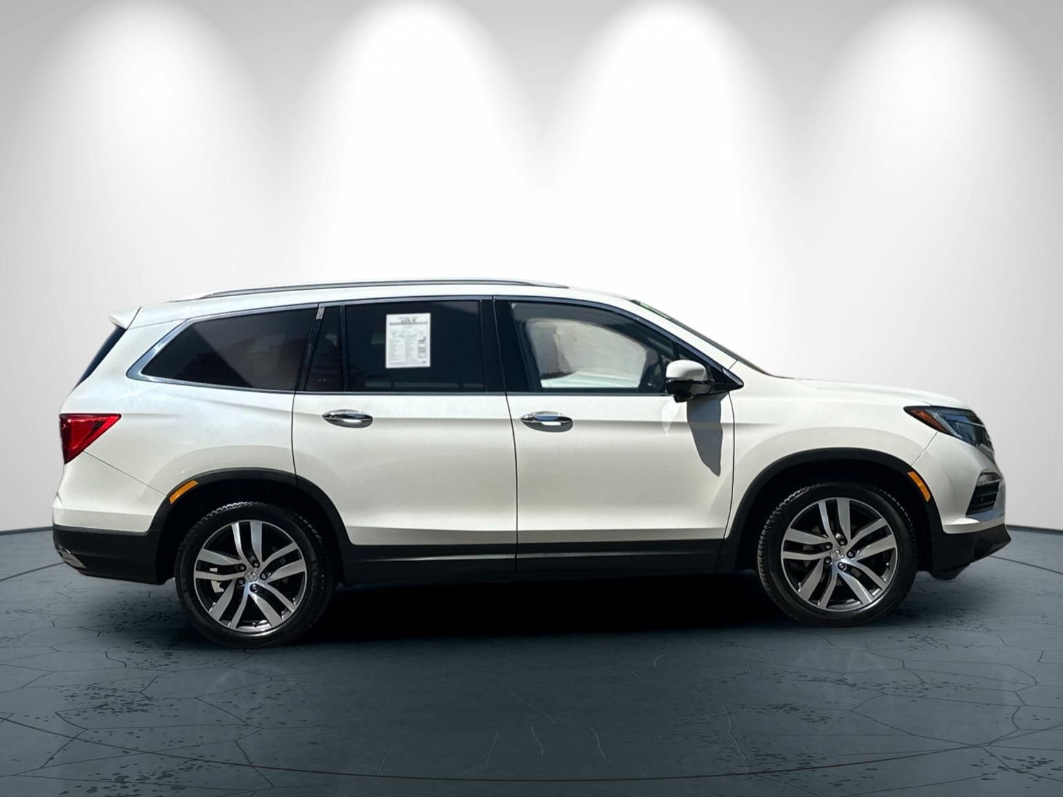 Used 2017 Honda Pilot Touring image 3