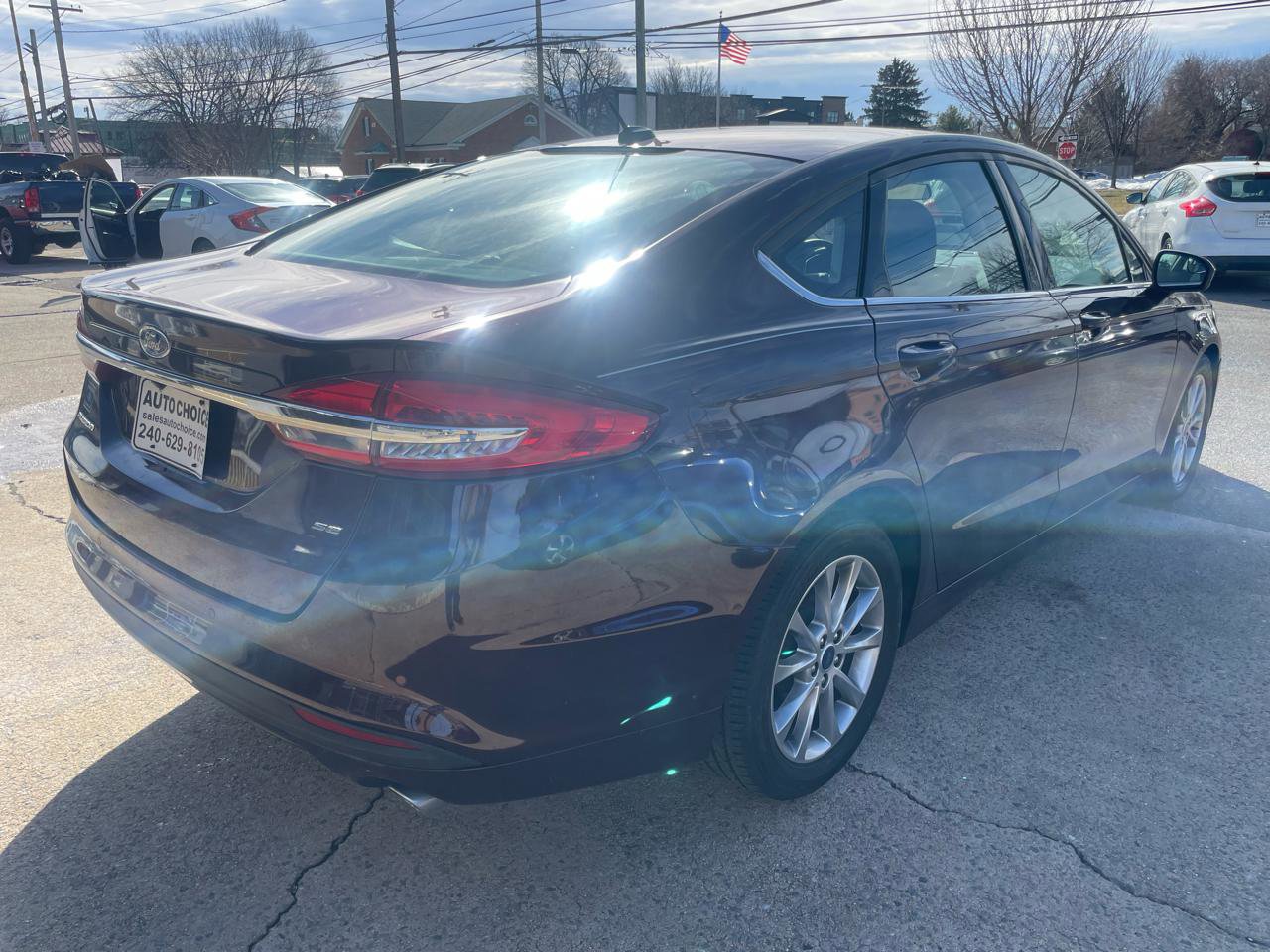 Used 2017 Ford Fusion SE w/ Fusion SE Technology Package image 15
