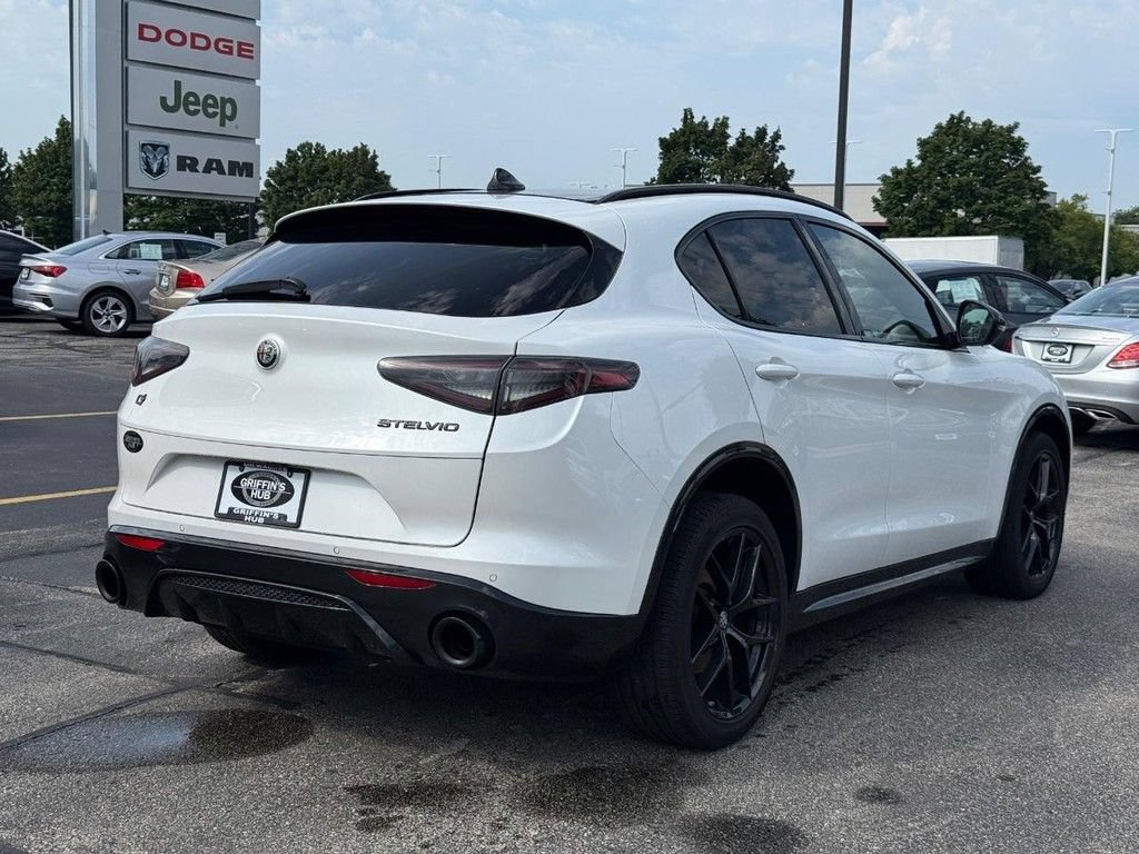 Used 2021 Alfa Romeo Stelvio Ti Sport AWD/4WD image 3