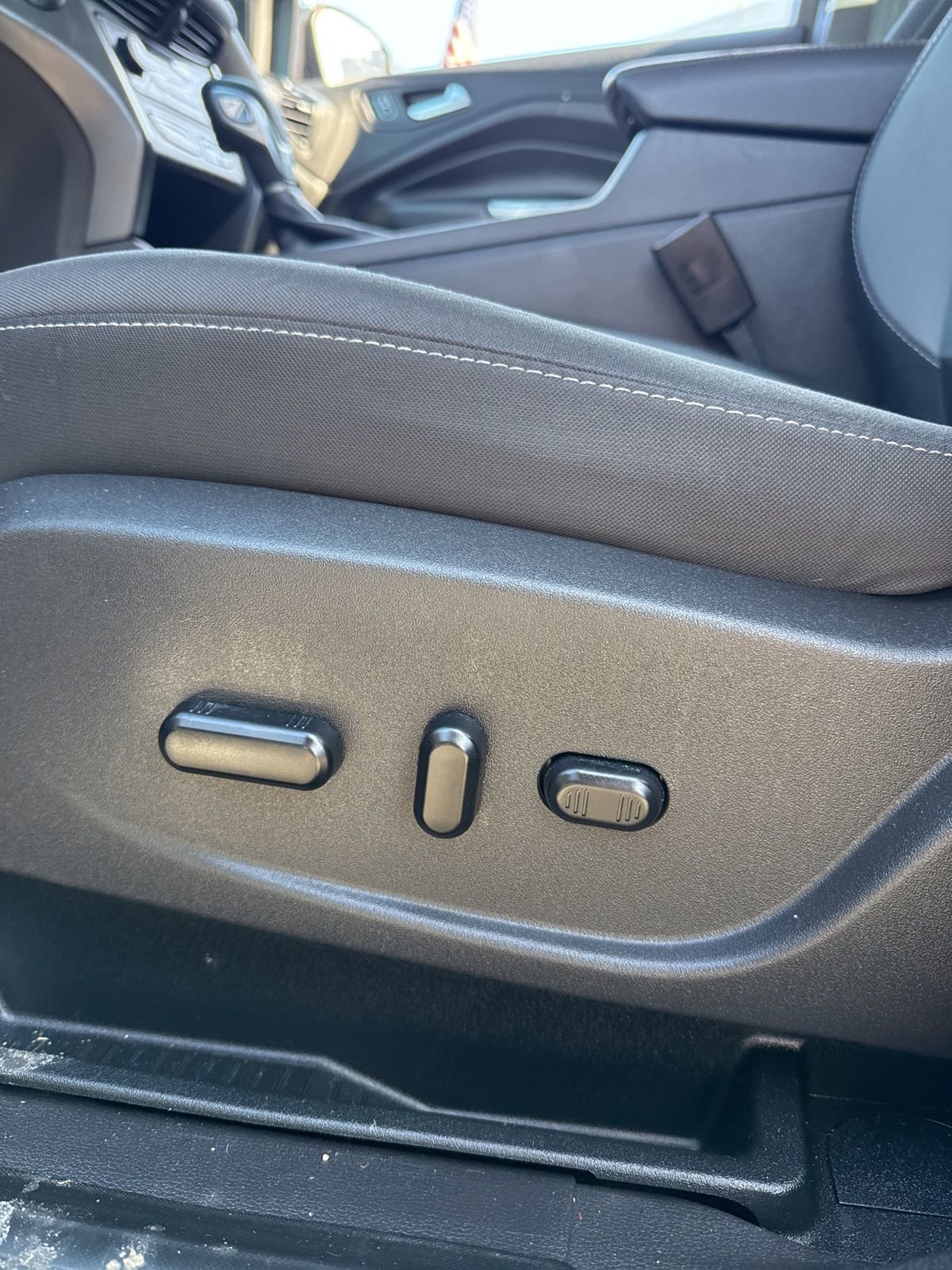 Used 2019 Ford Escape SE image 5