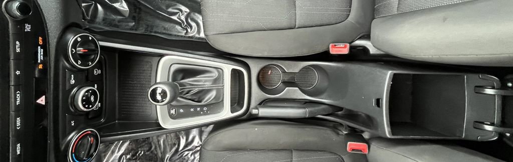 Used 2023 Hyundai Venue SE w/ Cargo Package FWD image 15
