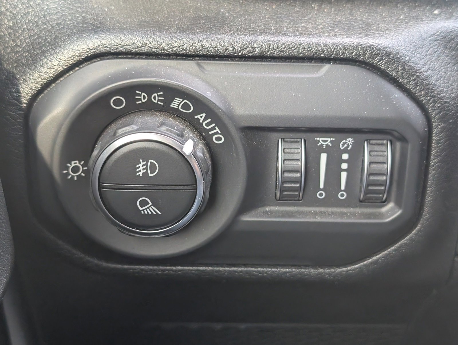 Used 2020 Jeep Gladiator Sport w/ Quick Order Package 24S image 6