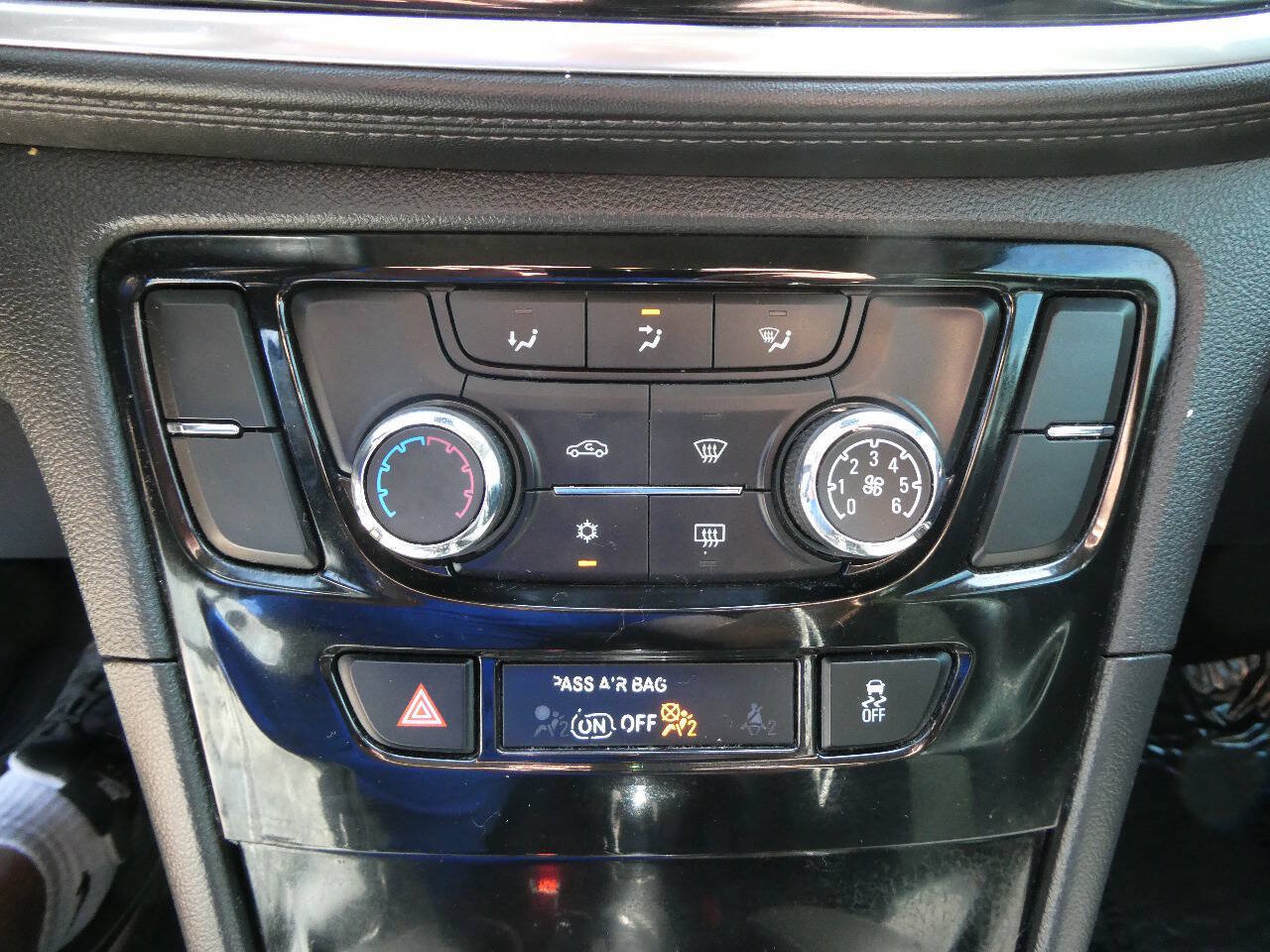 Used 2020 Buick Encore Preferred w/ Safety Package FWD image 20