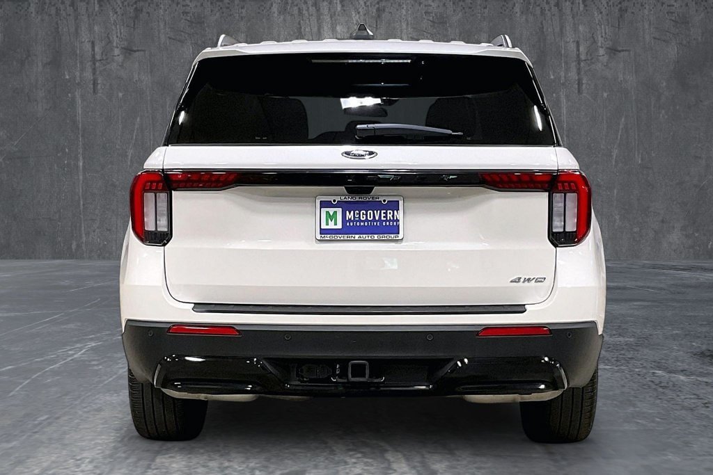 Used 2025 Ford Explorer ST-Line w/ ST-Line Street Pack AWD/4WD image 6