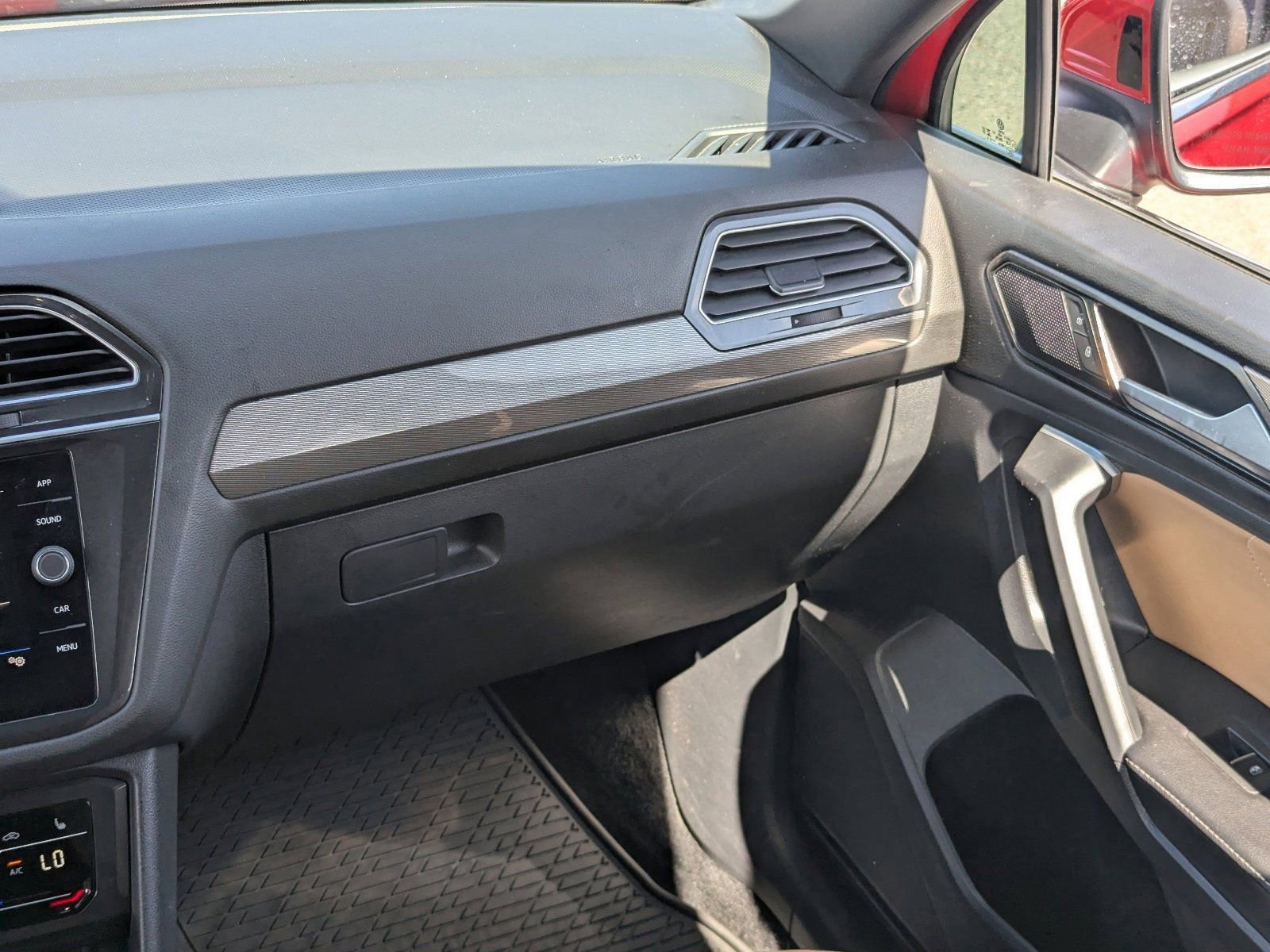 Used 2024 Volkswagen Tiguan SE FWD image 18