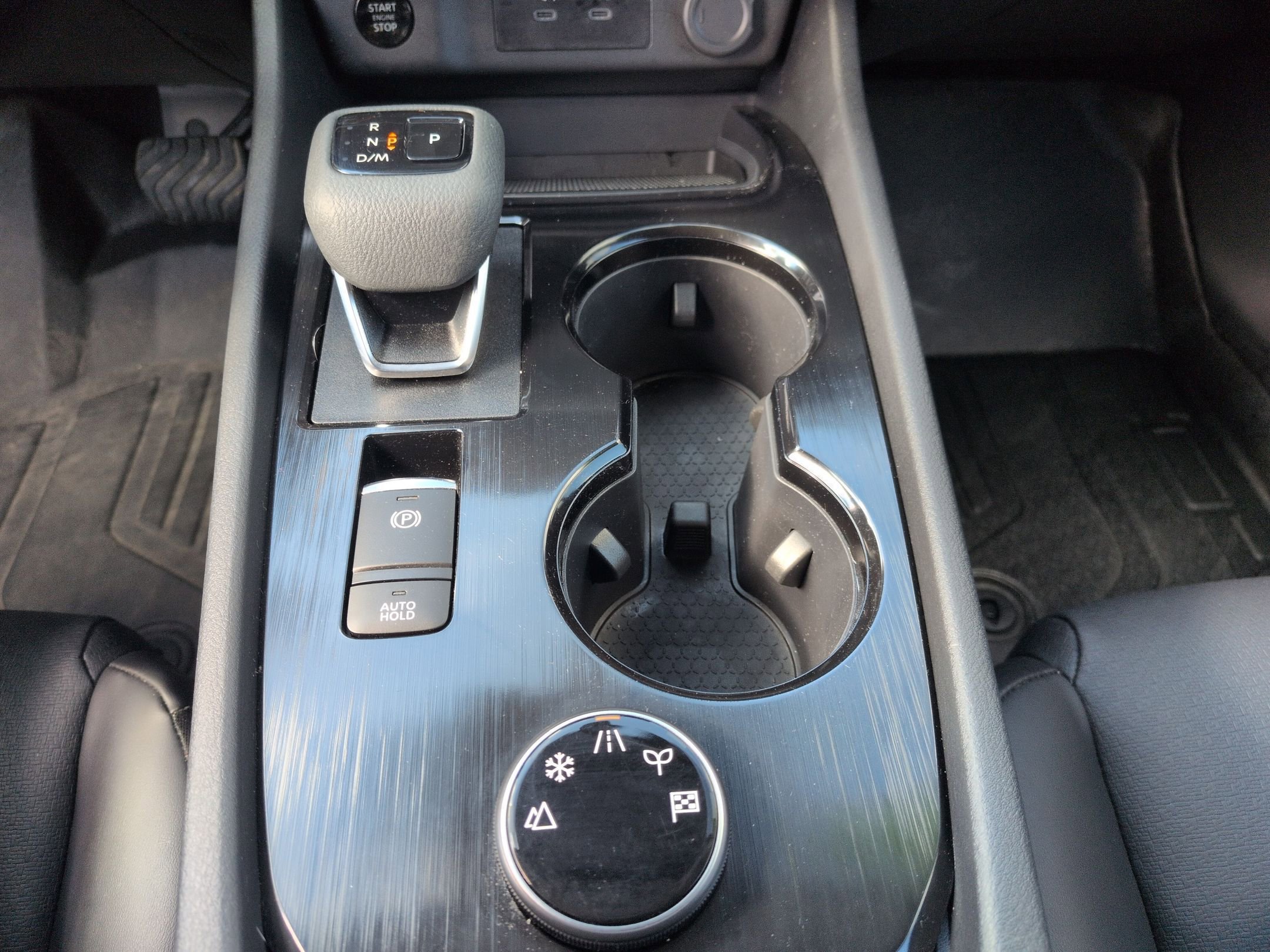 Used 2025 Nissan Rogue SV w/ SV Premium Package image 14