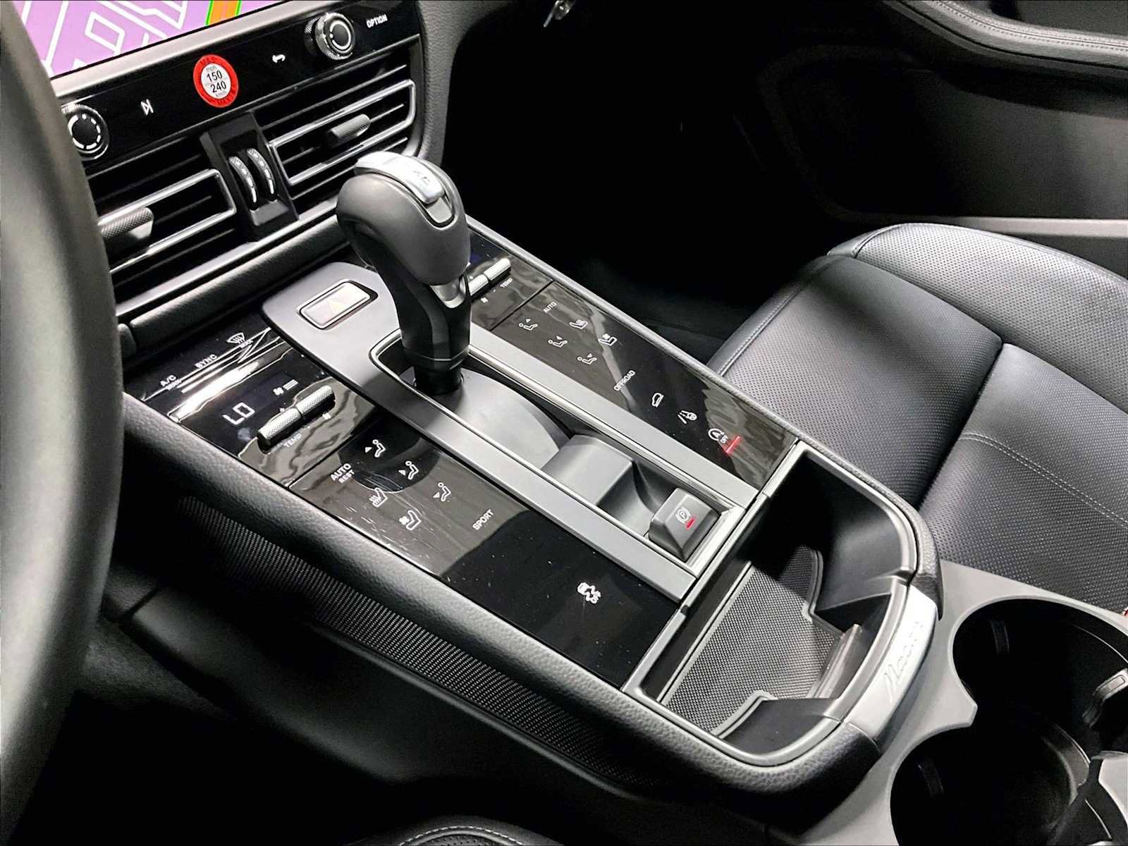 Used 2025 Porsche Macan w/ Premium Package Plus image 20